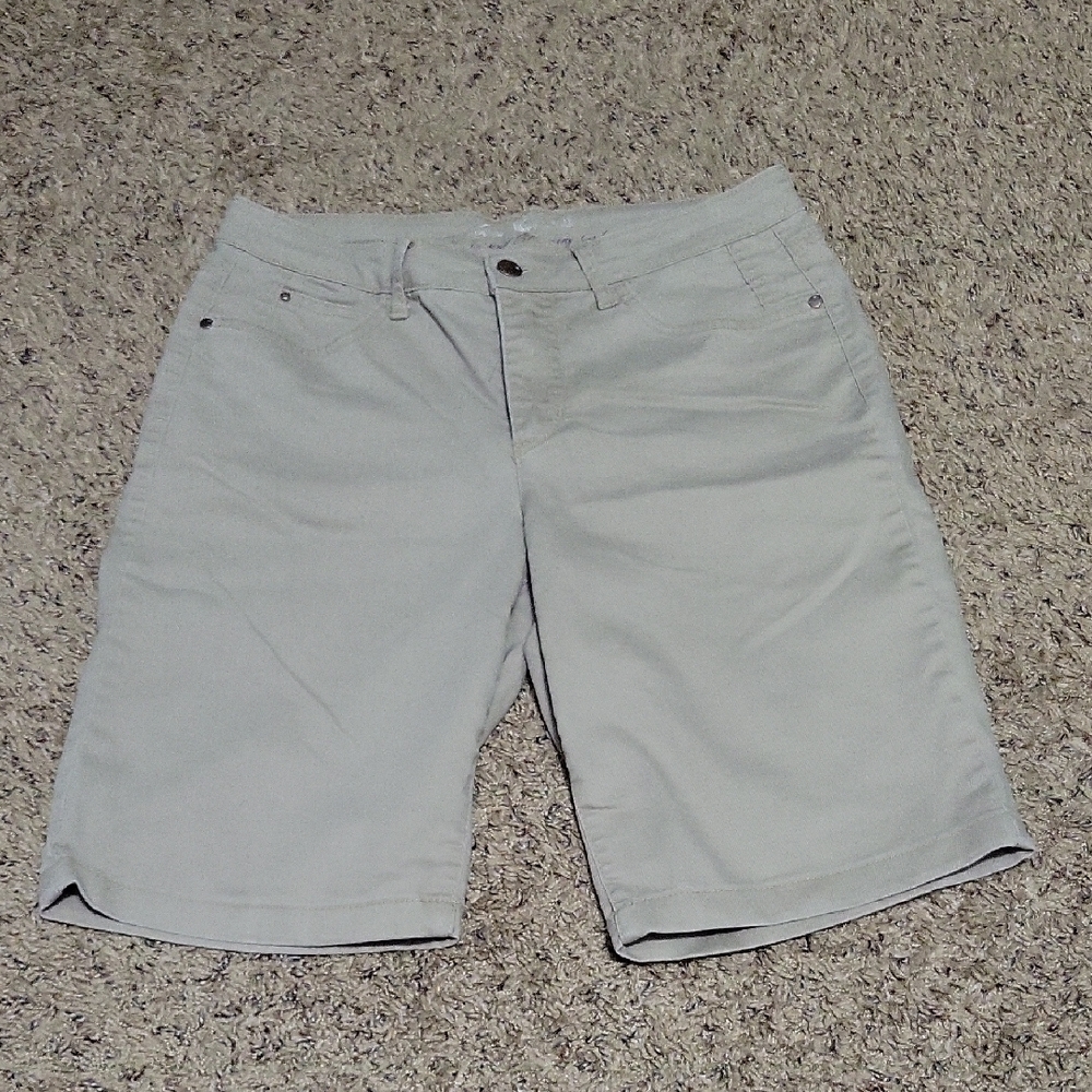 Kakhi Bermuda Shorts